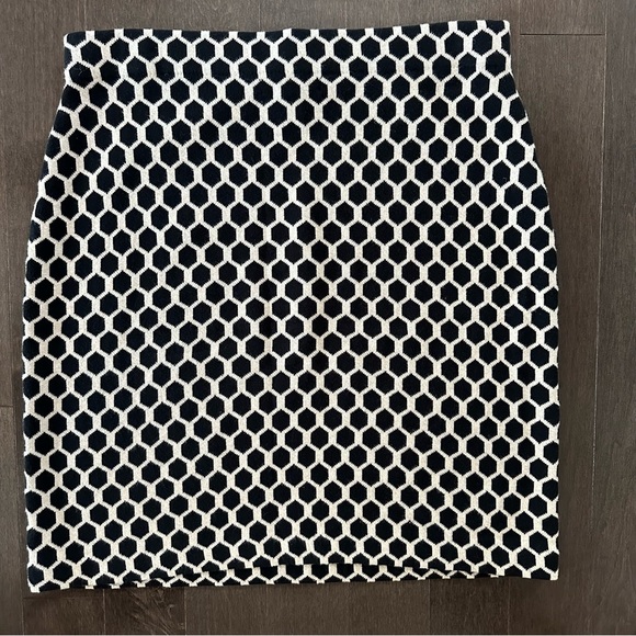 Banana Republic Cashmere Blend Sweater Skirt Honeycomb Black Cream Large - Picture 3 of 8